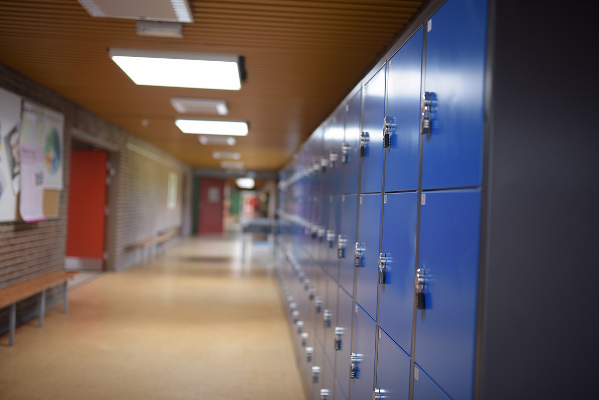 Wyposażenie korytarzy szkolnych – pomysły i inspiracje